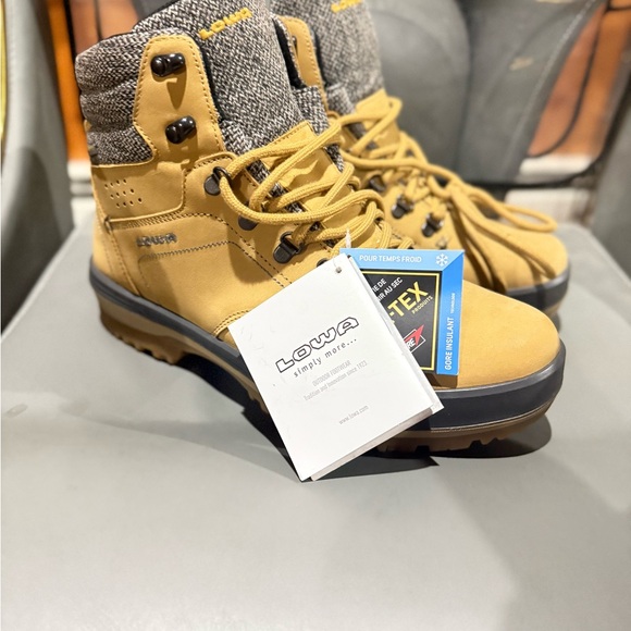 NIB LOWA men’s boots - Picture 1 of 4